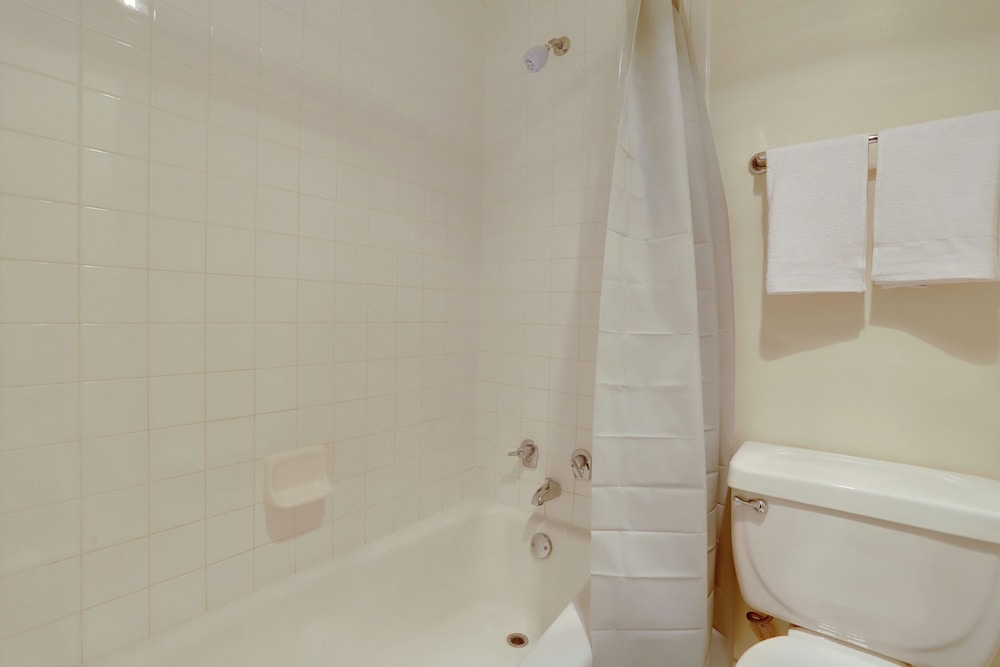 Fantastic 2BR Condo with Gym