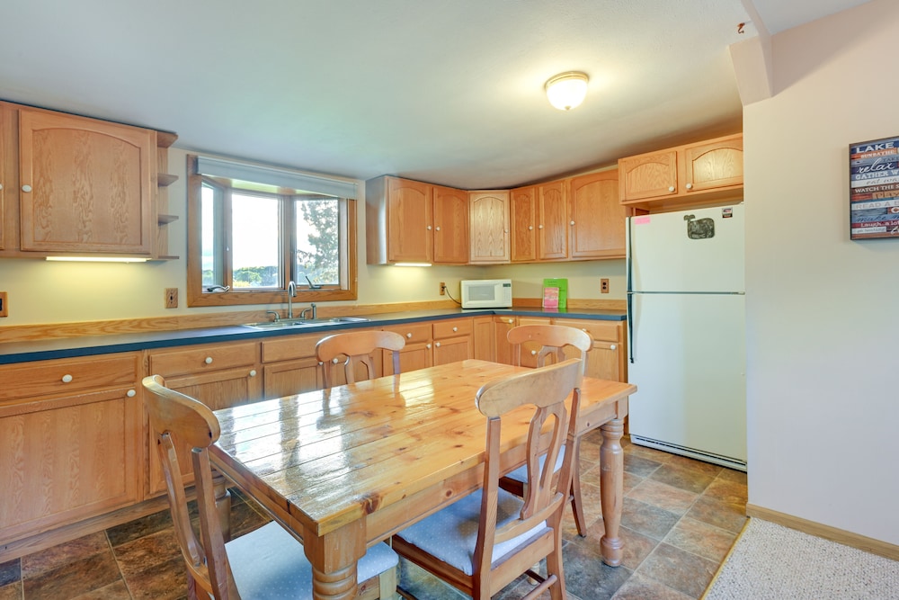 Orlando Vacations - Northern Michigan Vacation Rental on Crooked Lake! - Property Image 11