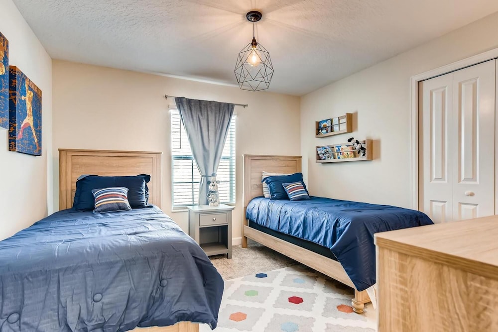 4810 LL - 5BD Private Pool Townhome - Storey Lake - Image 5