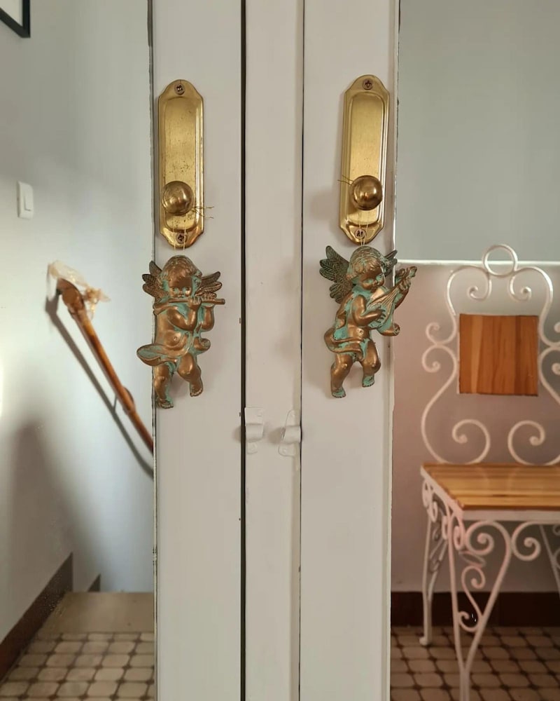 Cheerful 6 Bedroom House in Seville With Terraces