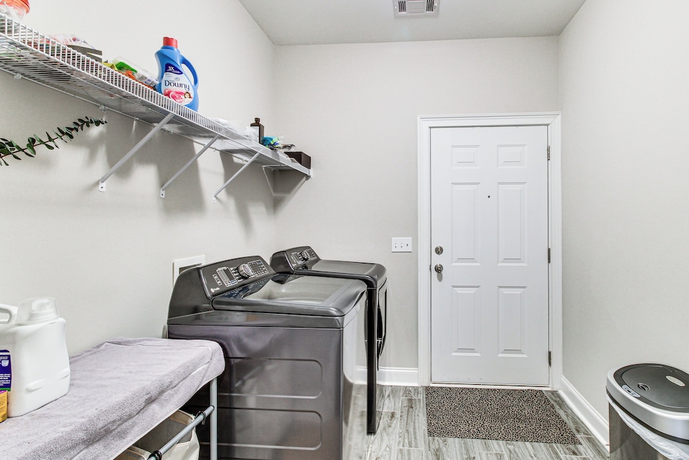 4 Mi to Dtwn: Stylish Home w/ Large Yard in Dothan