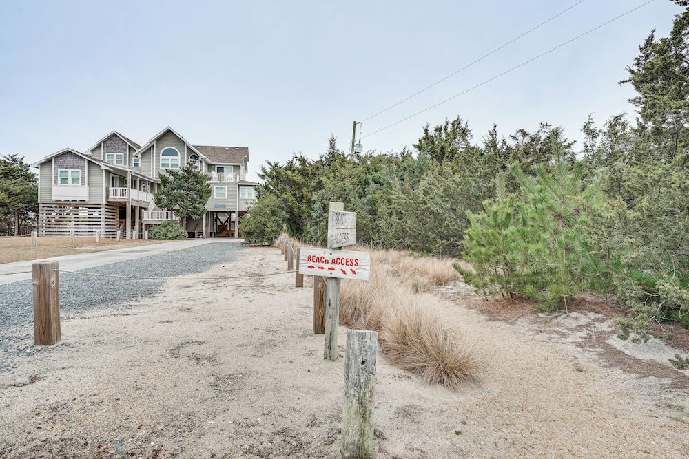 Rooftop Deck & Hot Tub: Outer Banks Family Getaway