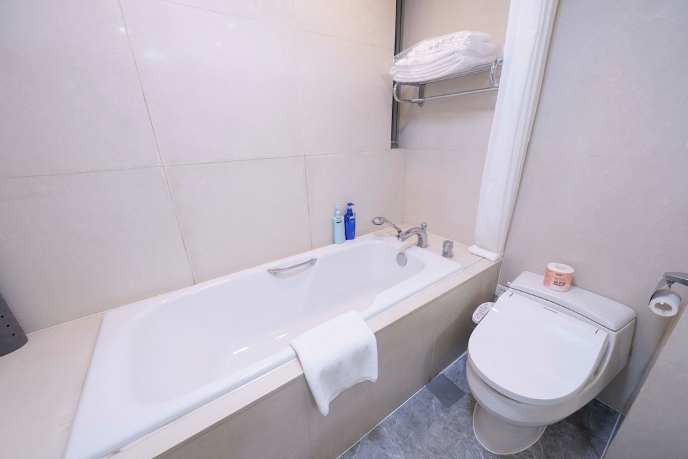 Tyms Stylish 3BR 2BA Apt Xujiahui Metro