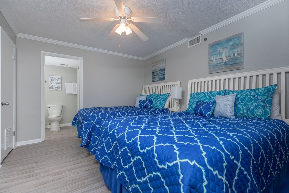 Phoenix Vi 6609 2 Bedroom Condo