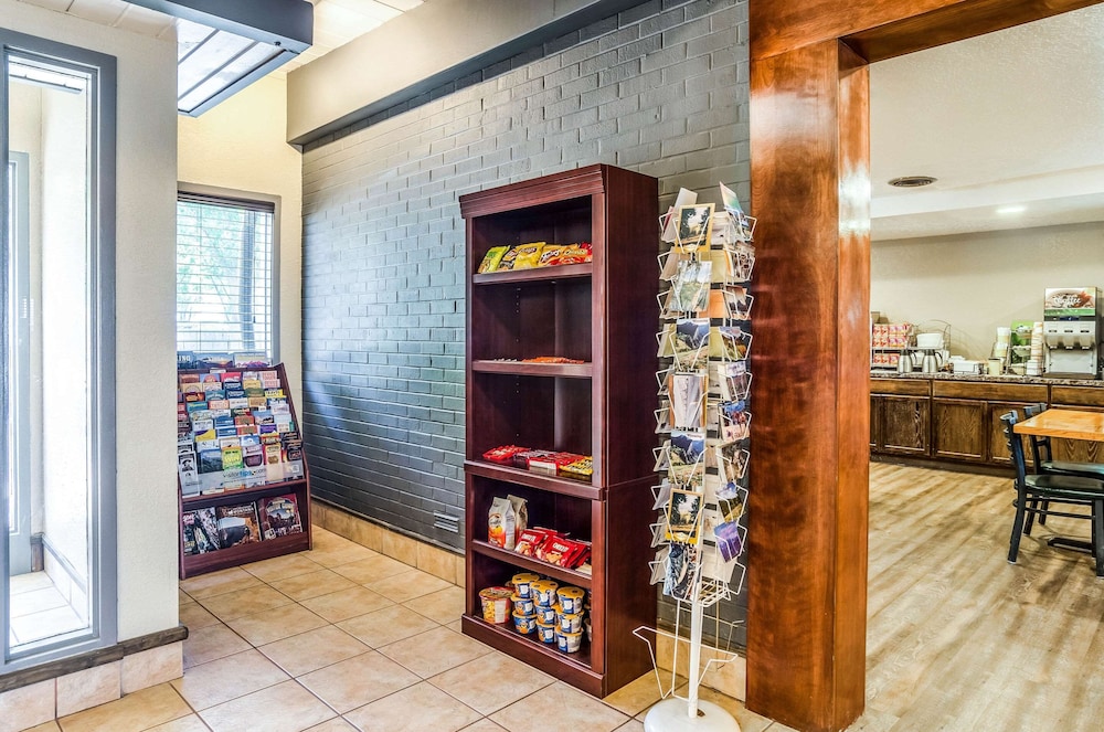 Buffalo Vacations - Quality Inn - Property Image 3