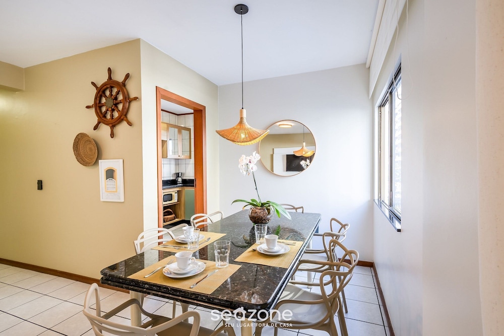 3BR apt w/ Balcony, 150m to sea Meia Praia Eis305