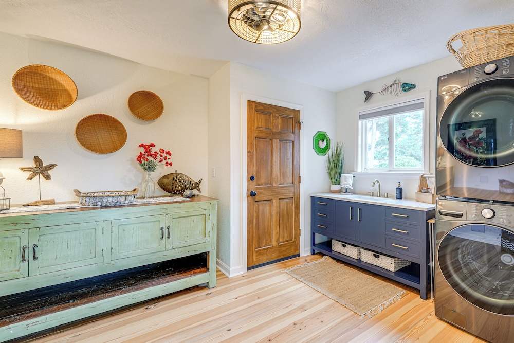 Private Beach Access & Hot Tub: Kitty Hawk Haven