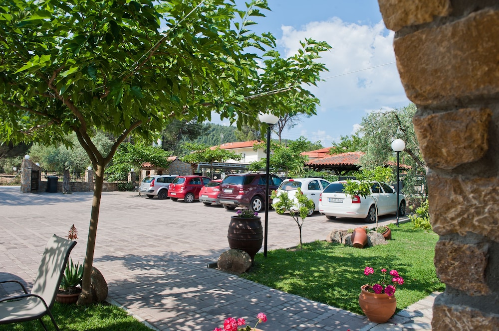 Kamares House Apartments & Studios