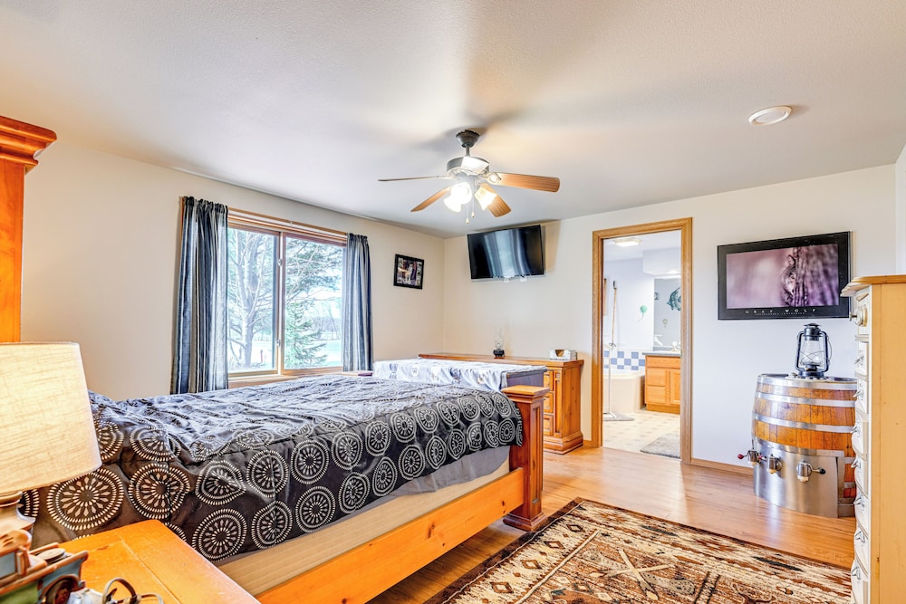 Furnished Deck w/ Forested Views: Manawa Home!