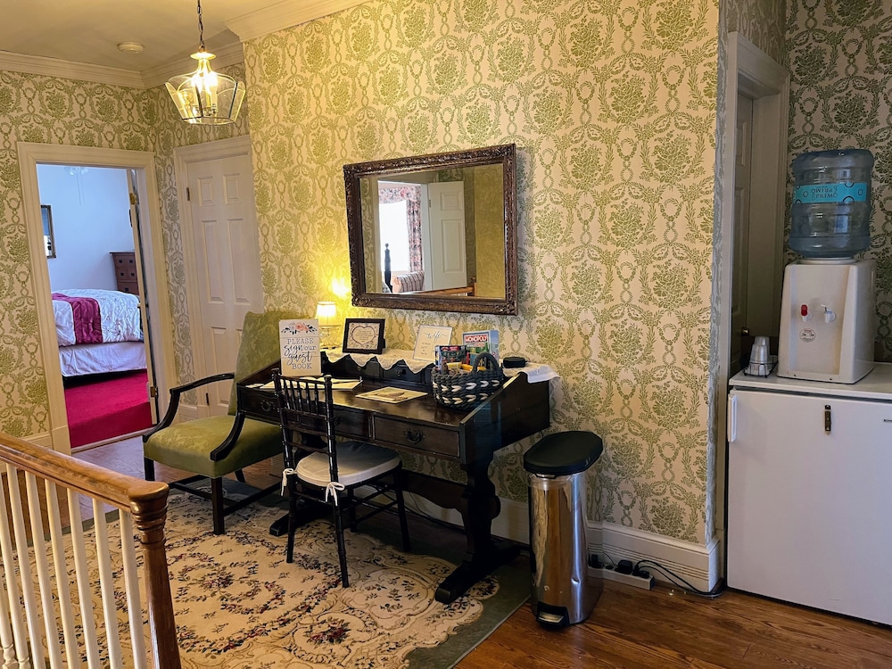The Virginia Cliffe Inn