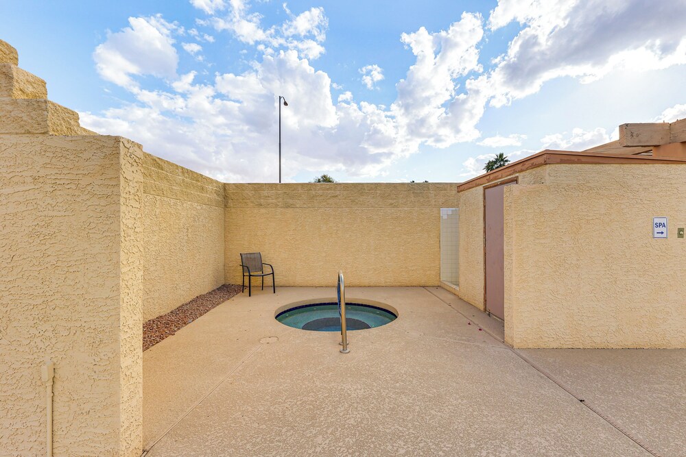 Near Lakes & Trails: Mesa Home w/ Golf Course View