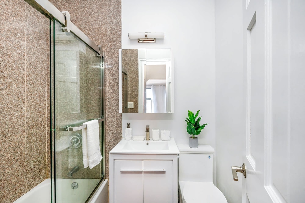 444-2f New Spacious Studio Hell s Kitchen Elevator Bldg