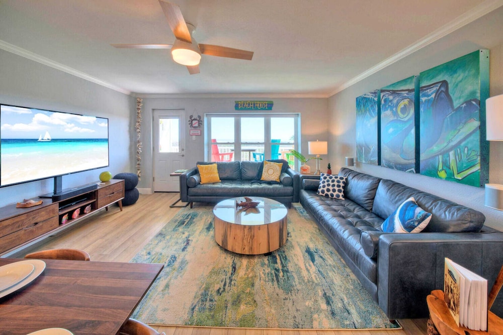Sleeps 26 3 Island Retreat Condos w/ Beach Access, 2 Pools, Pickleball, Views