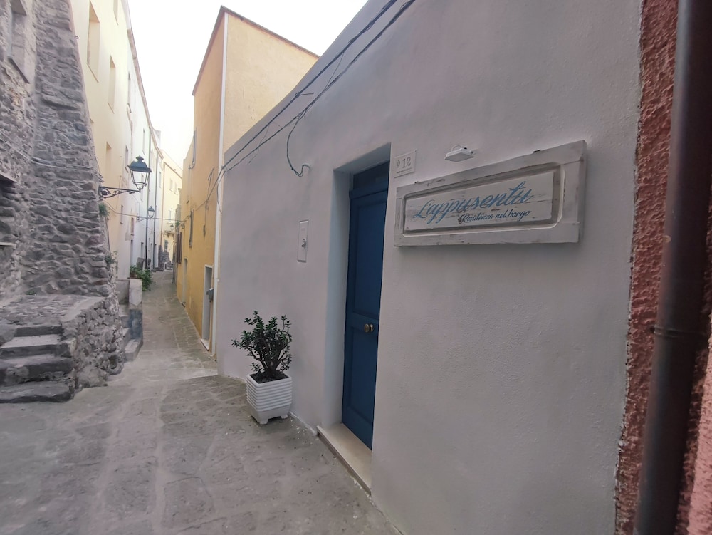 Room-l'appusentu in the Historical Cente