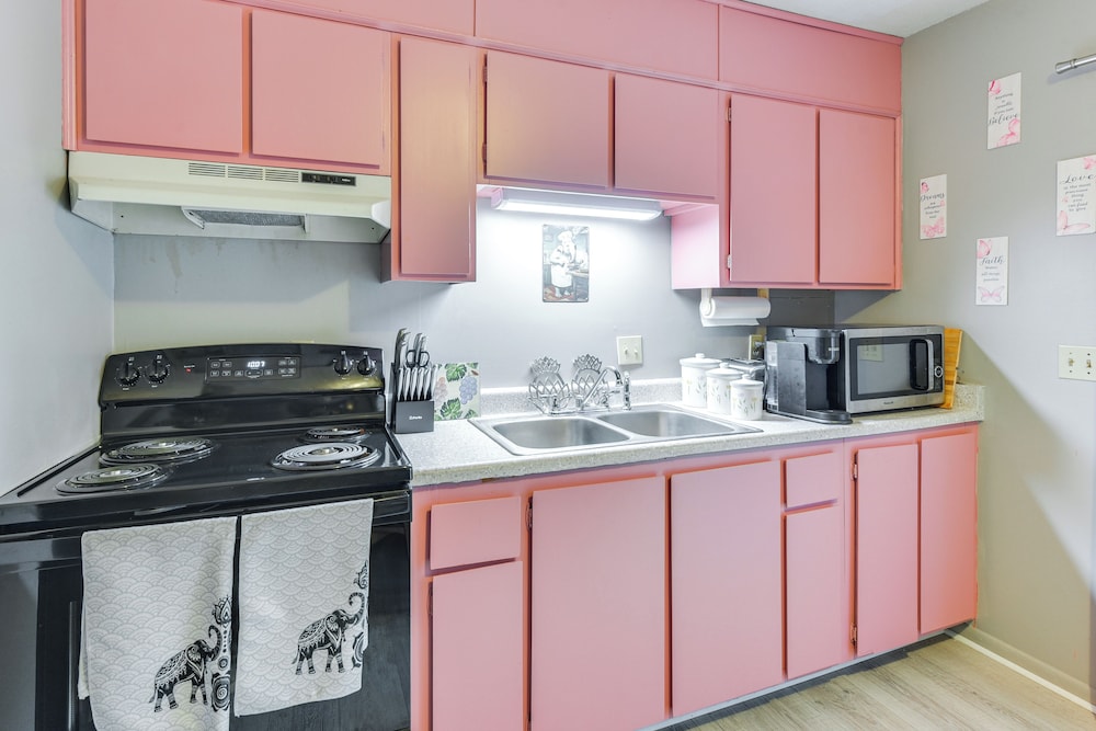 2 Mi to Coligny Beach: Hilton Head Home w/ Patio