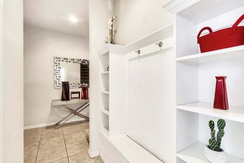 Beautiful Tranquil Relaxing Home With Private Pool 4 Bedroom Townhouse