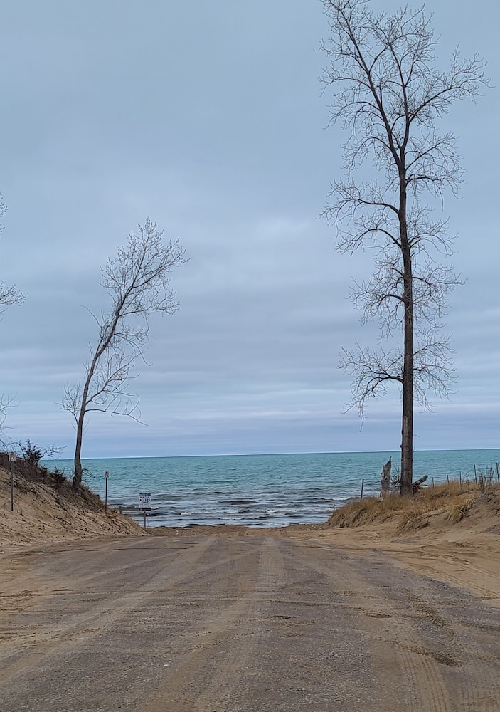 The Pinewood - Adult Getaway by the Lake
