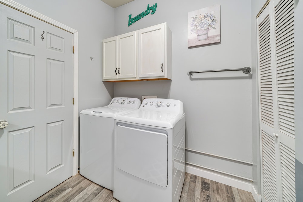 14 Mi to Dtwn Louisville: Holiday Vacation Home!