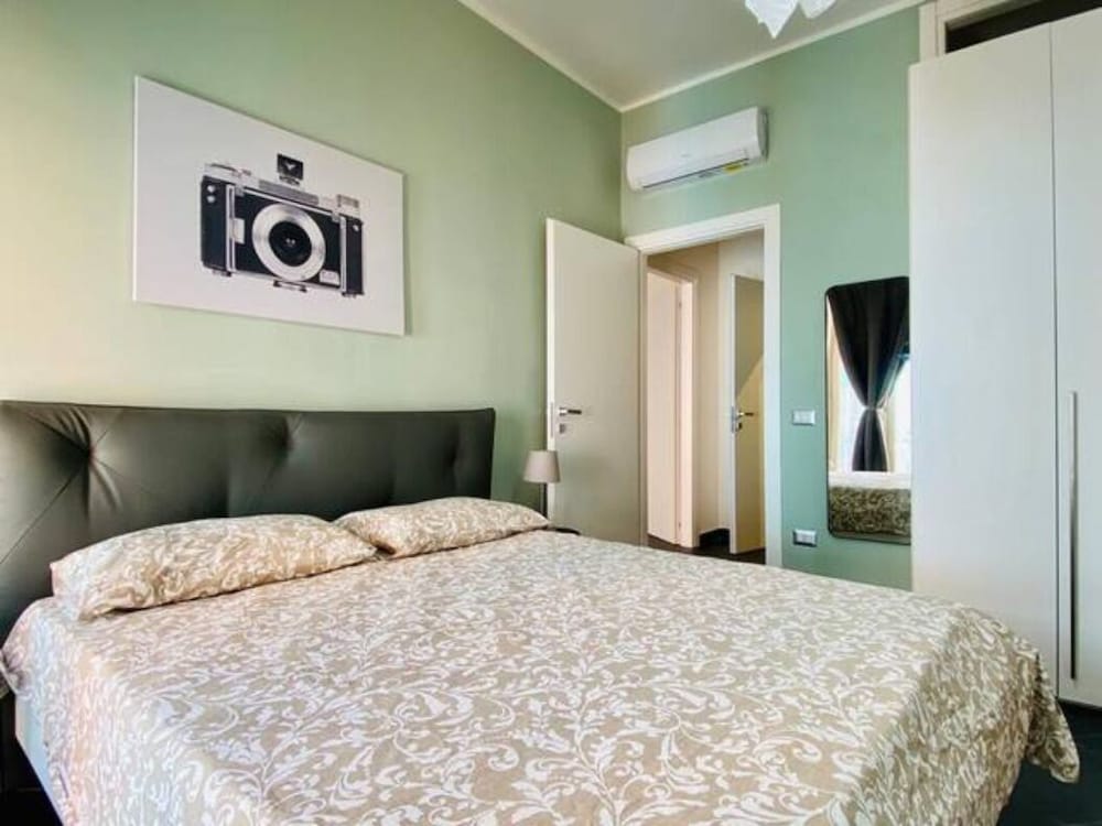 Sea View Apartment with balcony view 3