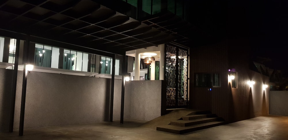 Hermitage Boutique House