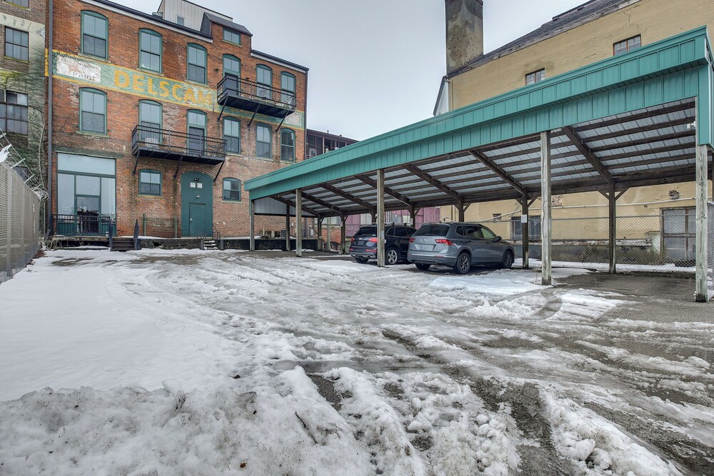 < 1 Mi to Wittenberg: Eclectic Loft w/ Parking!