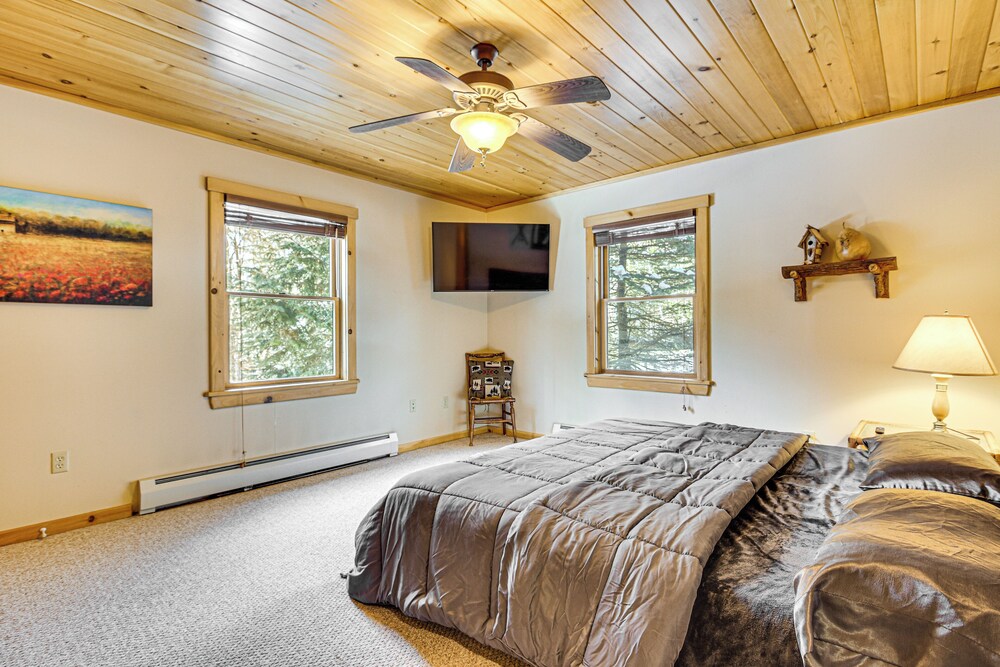 Private Hot Tub & Sauna: Bryant Pond Retreat!