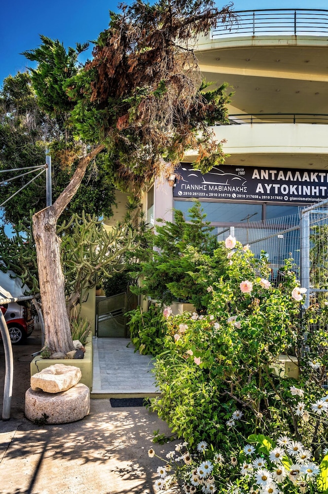 Marele Apartment by Cretan Houses