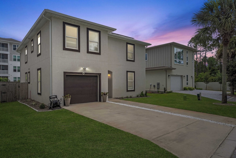 Family-friendly, Close to Beach & Game Room Windswept by Avantstay