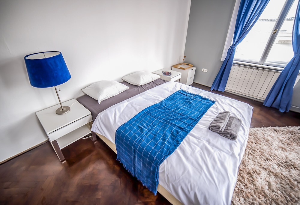 2B Hostel & Rooms