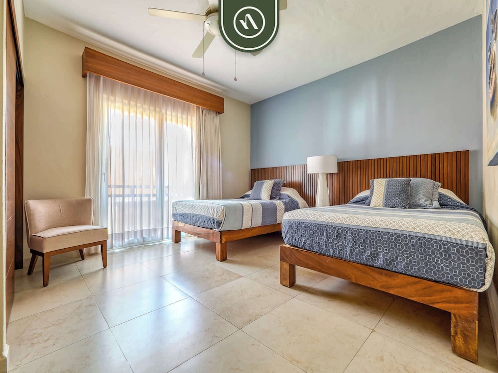 Oceanview 4 BR Condo - Pool - Beach - Terrace