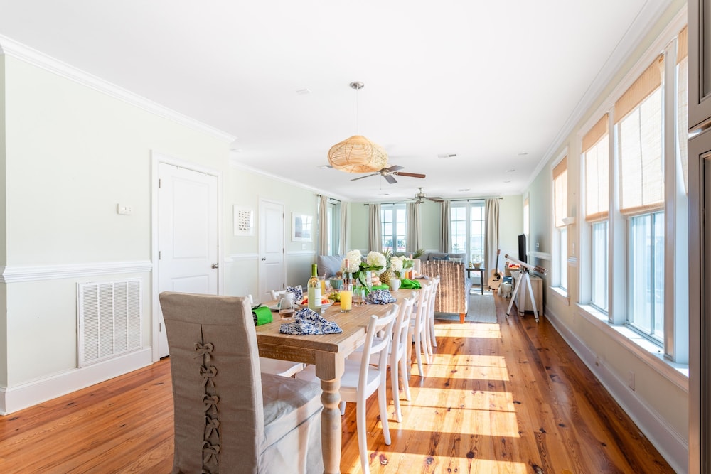 Sea Shell by Avantstay Breezy Beachside Getaway w Rooftop Deck 6 BRs