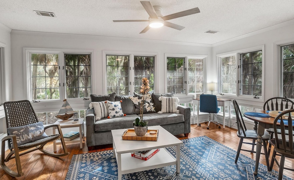 Beautifully Updated, Dog Friendly 4-bed, 4-bath Home Near Beach