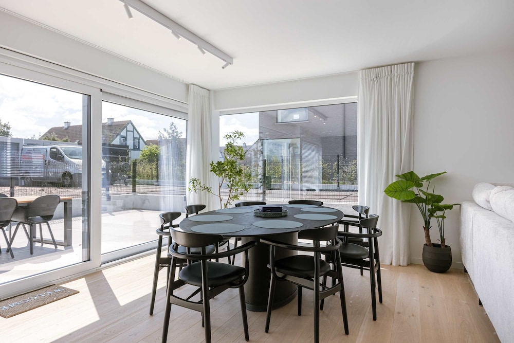 Huswell - Family Villa With Terrace and Parking