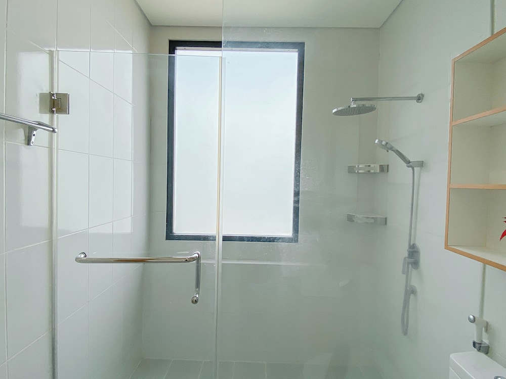 Warm Contemporary 2Br Apartment At Samara Suites