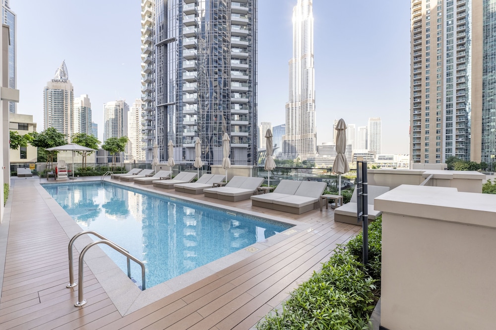 Act One Tower 2BR Luxury Apartment photo 5