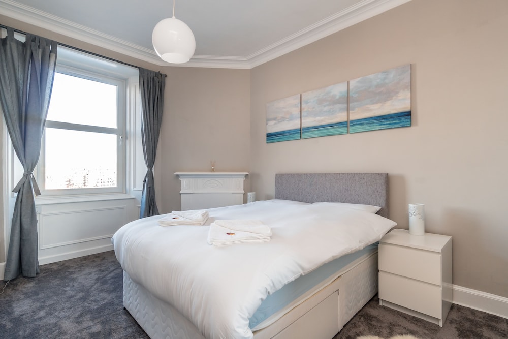 Silver Lining Charming Meadowbank Flat