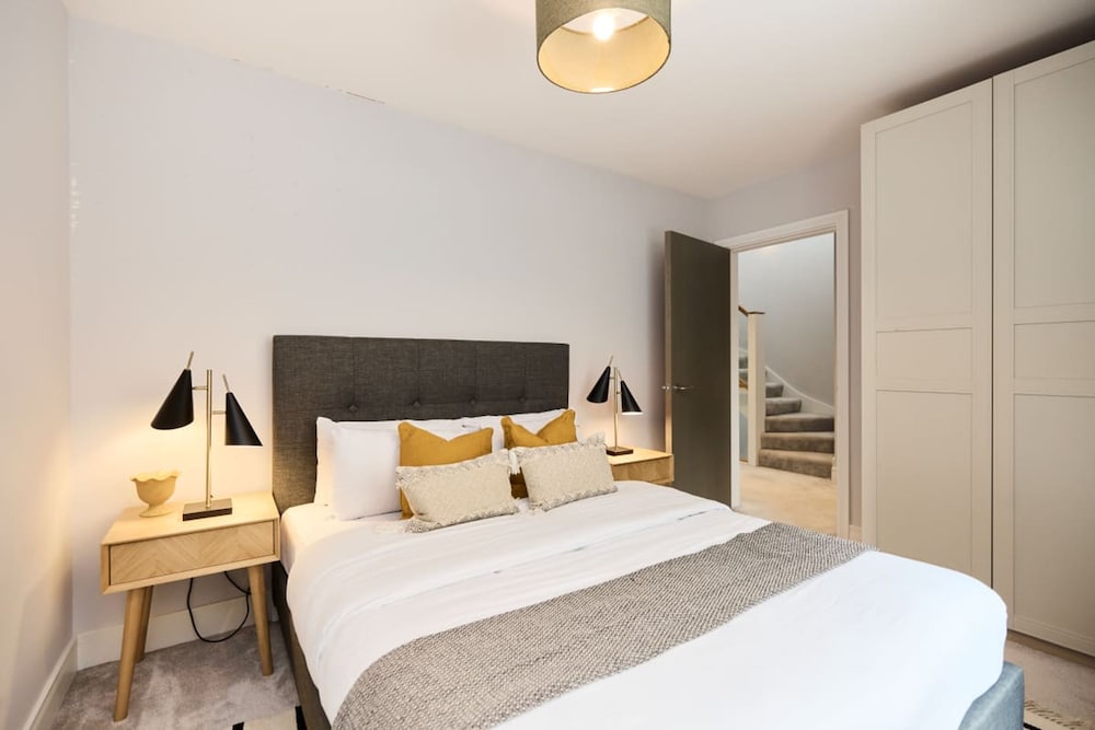 The Avery Hideout - Spacious 3bdr House With Rooftop Terrace