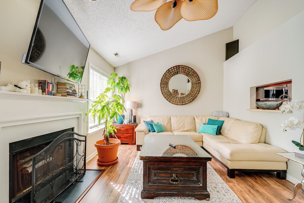 Pet-friendly Home w/ Private Hot Tub in Wilmington