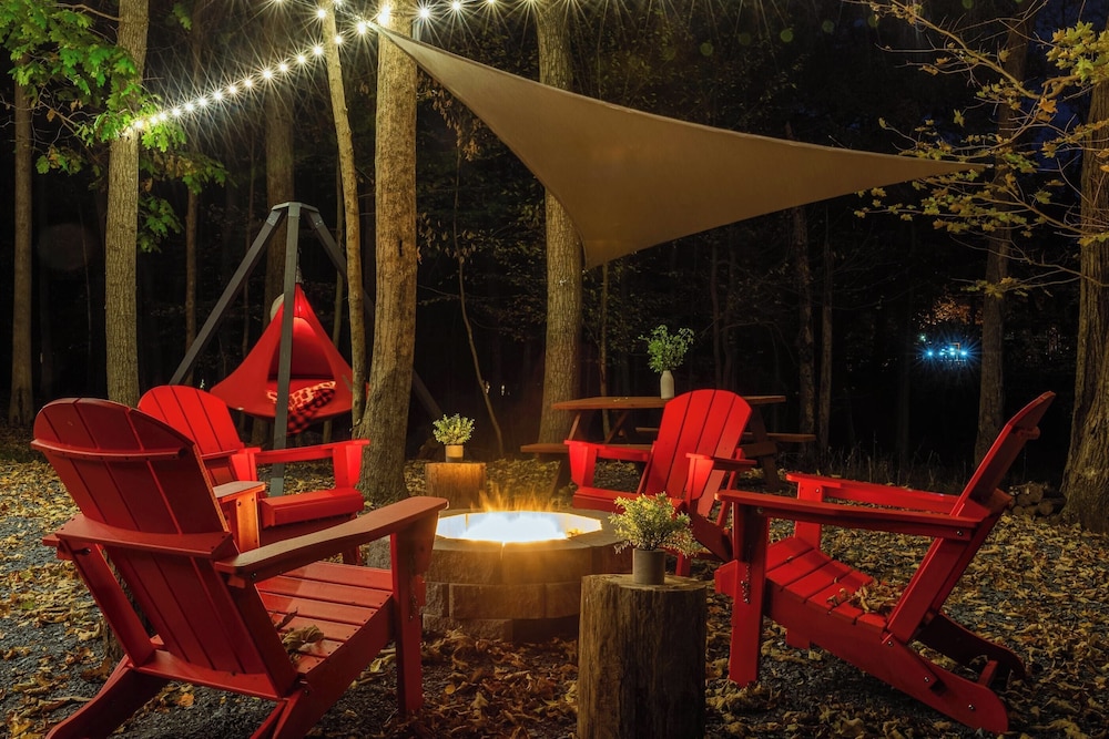 Hot Tub, Lake Access + Community Amenities Somerset Lodge by Avantstay view 4