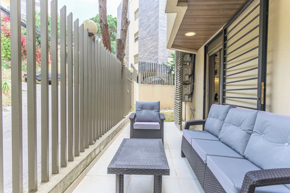 Orano -Chic 2-Bedroom Apt in Bsalim