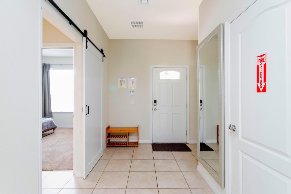 8843 GC - Windsor at Westside - Luxury 5 Beds Townhome - Image 5