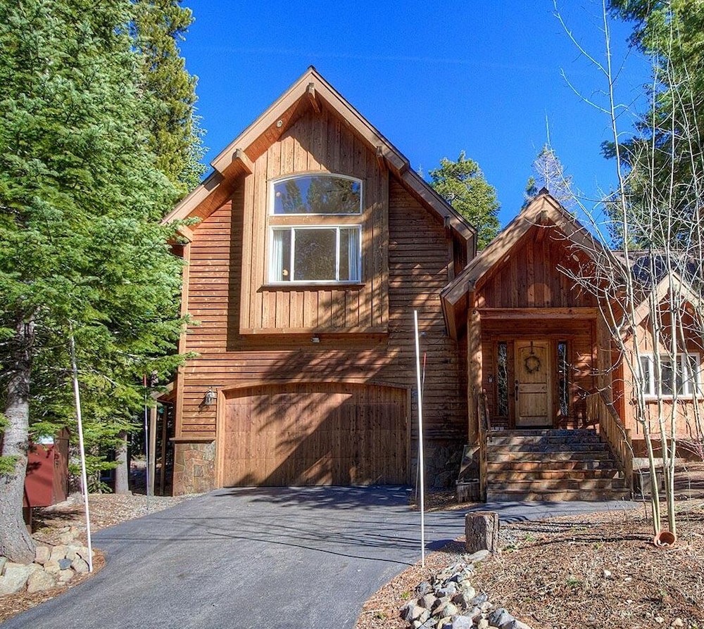 Knotty Pine Retreat 3 Bedroom Home view 4