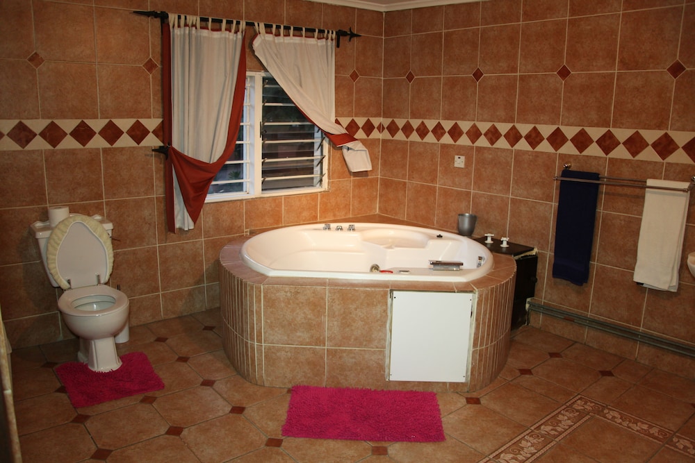 Africanza Lodge and Restaurant