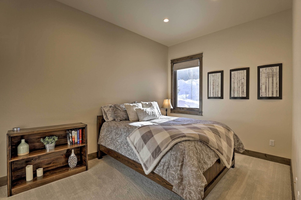 Ideally Located Winter Park Townhouse w/ Hot Tub! view 5