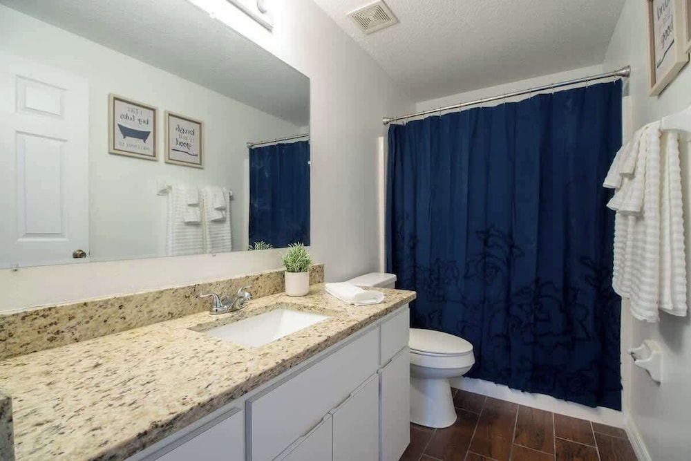 Entire Modern Home in Dade City