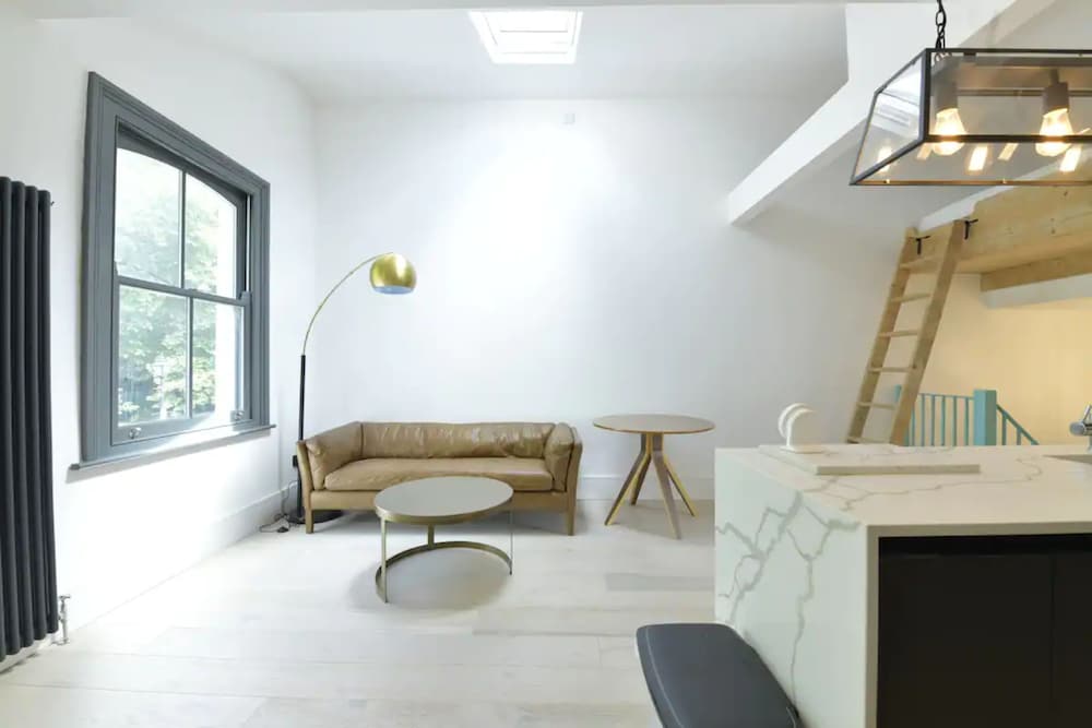 Contemporary 2 Bedroom Apartment on Columbia Road
