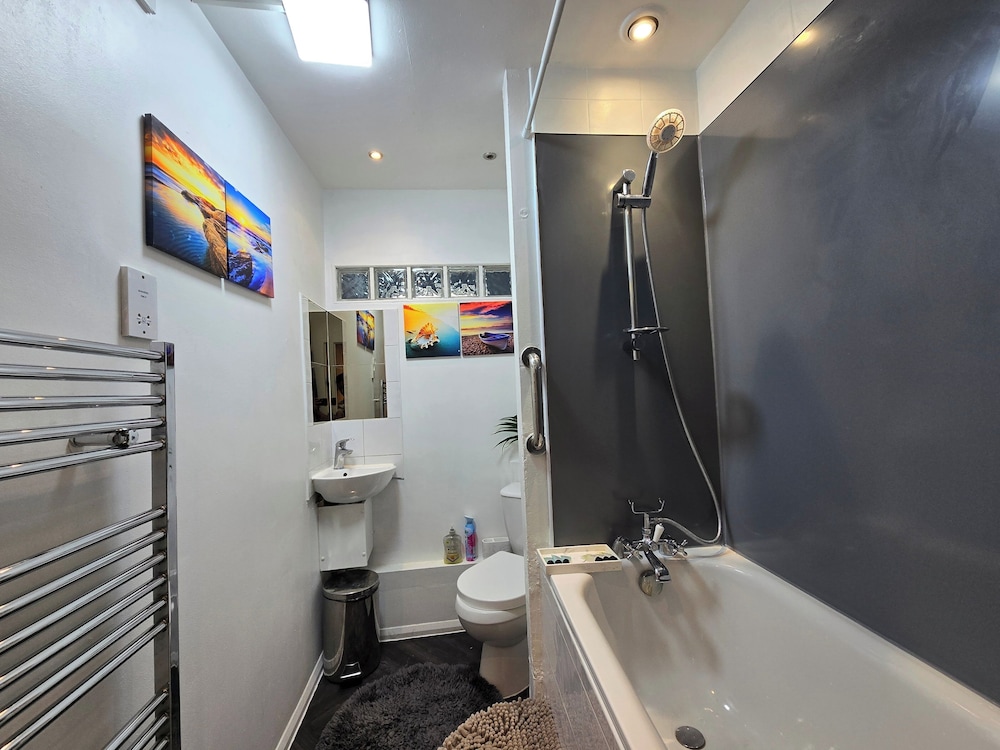 Cozy 4 Bedroom House in the Heart of Brixton