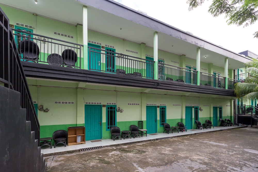 OYO 754 Nur Aziziah Guest House Syariah