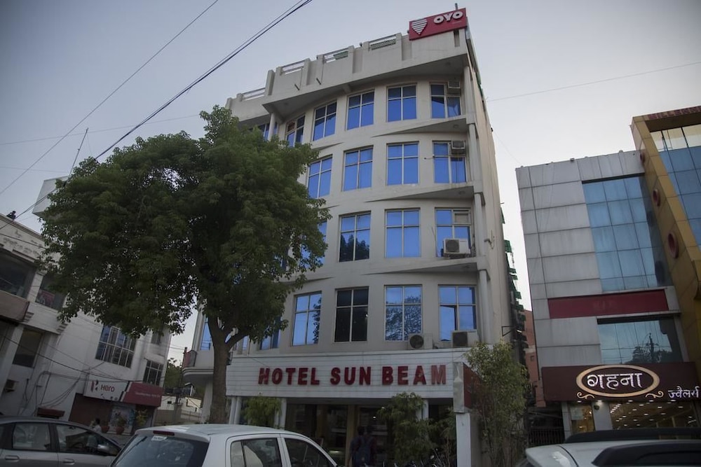 ADB Rooms Hotel Sahiwa