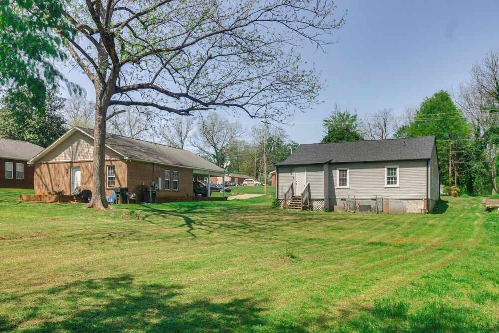 6 Mi to Crowders Mountain: Peaceful Home w/ Porch